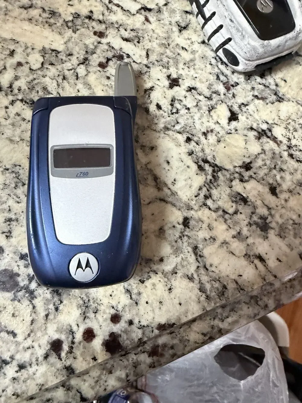 Motorola i760 - Blue and Silver ( Nextel ) Flip Phone Used